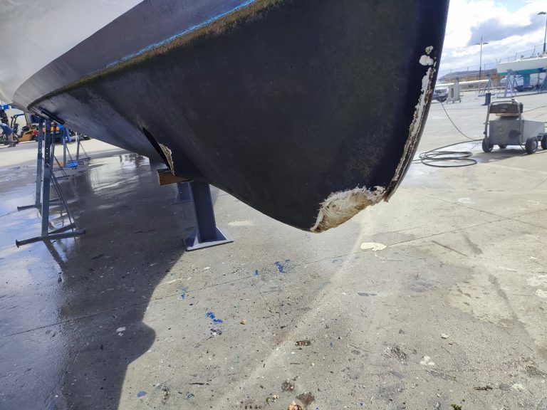 Daños en obra viva de yate