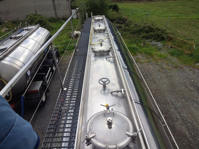 Inspección de daños en bocas de hombre de cisterna